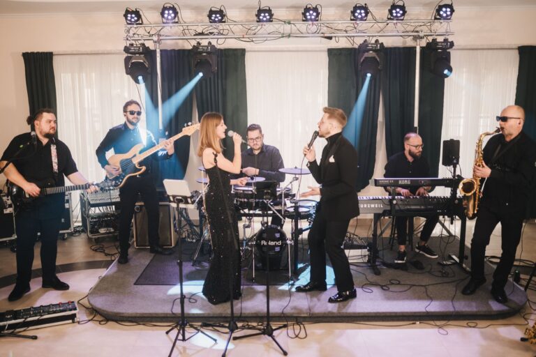 DJ czy zespół – co wybrać na wesele? Porównanie, które pomoże Wam zdecydować.